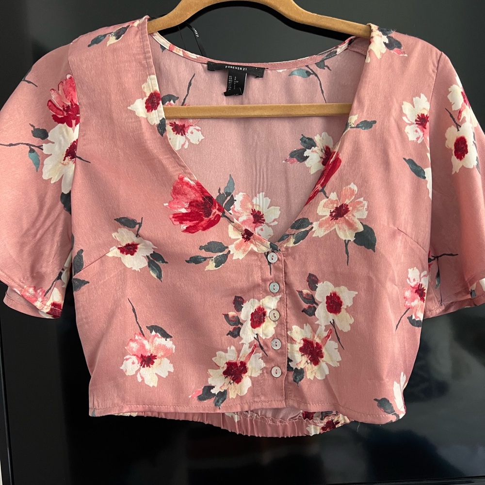 Silky floral crop top with buttons